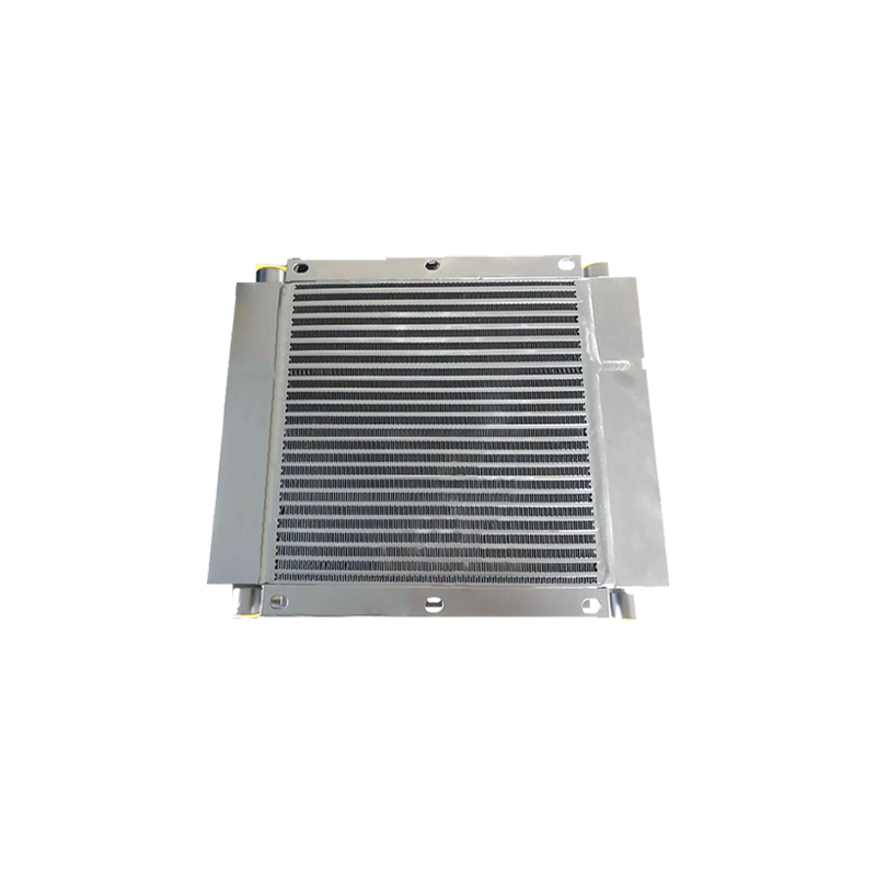 Vodeno hlađeni hladnjak s pločastim rebrima